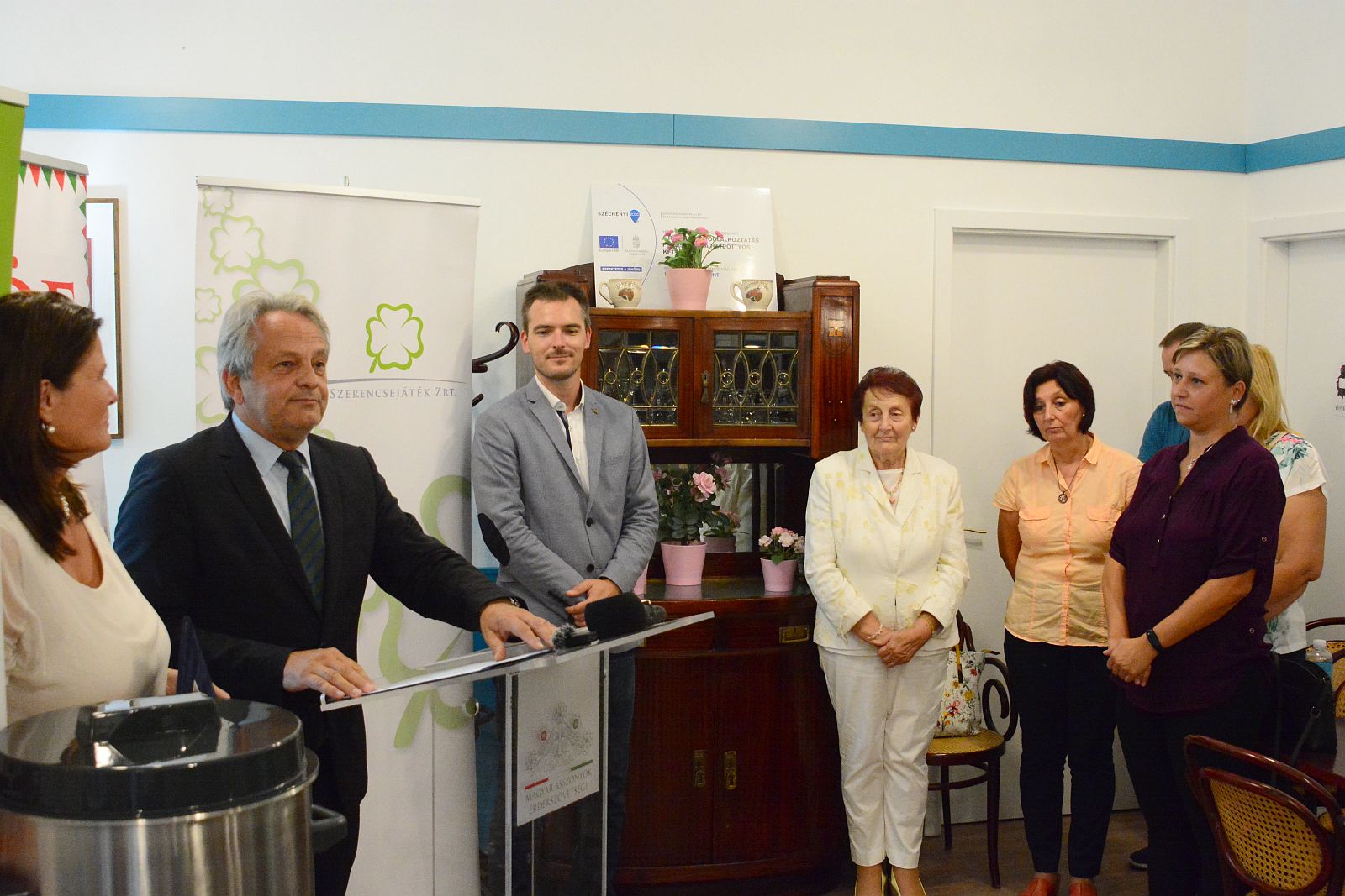 Befőzőautomatákat és aszalógépeket kapott öt fehérvári szervezet a Civil Összefogás Fórumtól